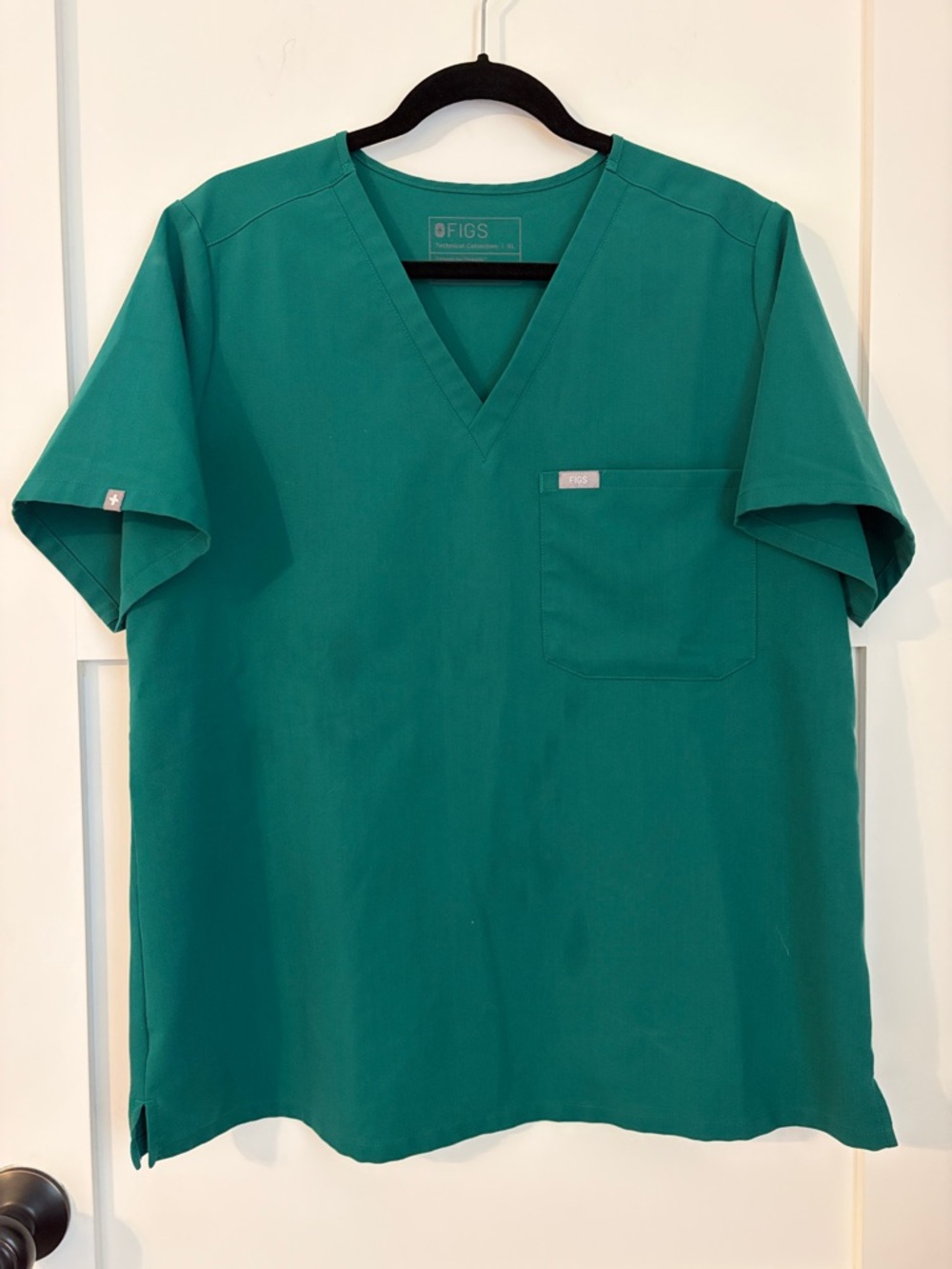 Figs Womens Hunter Green V-Neck Short Sleeve Scrub Top